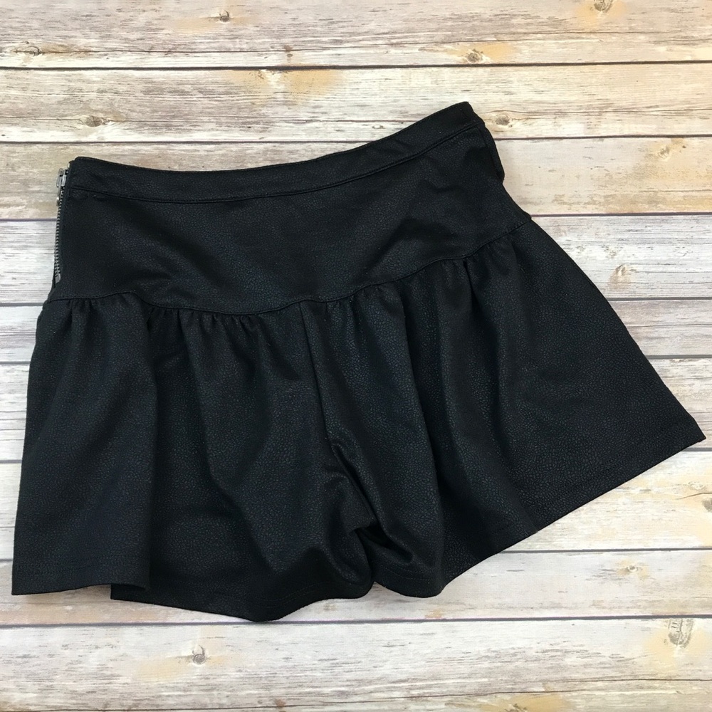 FREE PEOPLE Black Flowy Short Shorts Size 2 Zip On